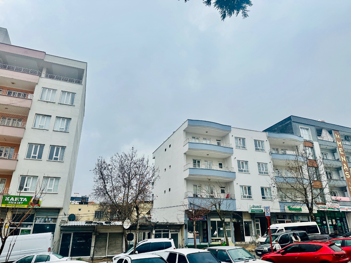 Ana Yolda Mustafa Kemal Caddesinde Satılık Arsa